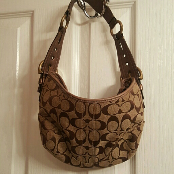 Coach Handbags - EUC Authentic Coach Handbag